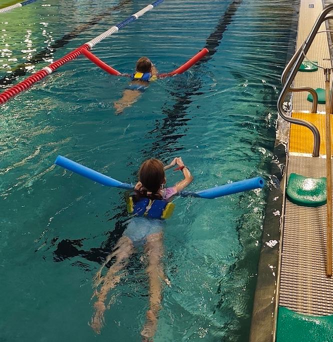 Schwimmkurse in der Schwimmhalle Forst/L.